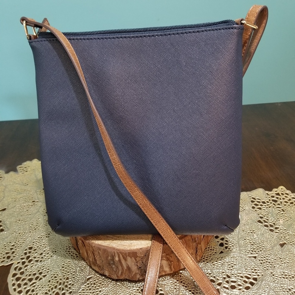 🛍Kelly & Katie crossbody purse🛍 - Picture 3 of 4